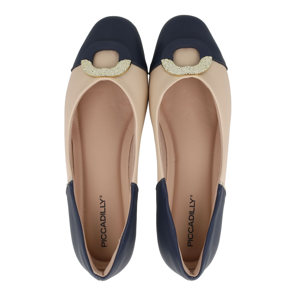 Sapatilha Piccadilly bege com detalhe da fivela de cristais para elegância