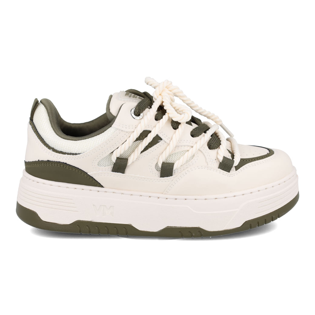 Tênis casual feminino Via Marte na cor marfim com detalhes militares verdes e pretos, solado branco e acabamento em corda mostrado em ângulo frontal