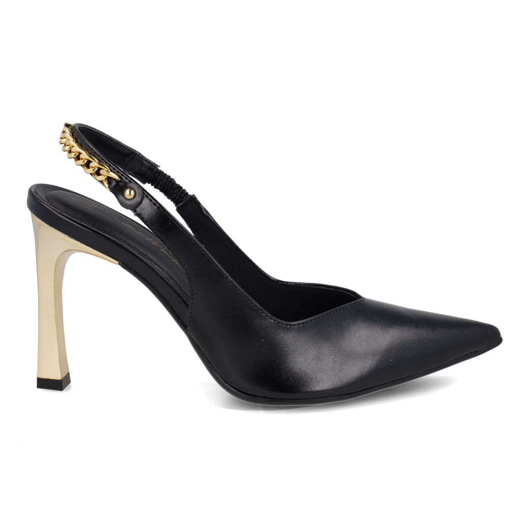 Scarpin feminino preto com salto alto e detalhes dourados, design elegante com fivela dourada e corrente decorativa