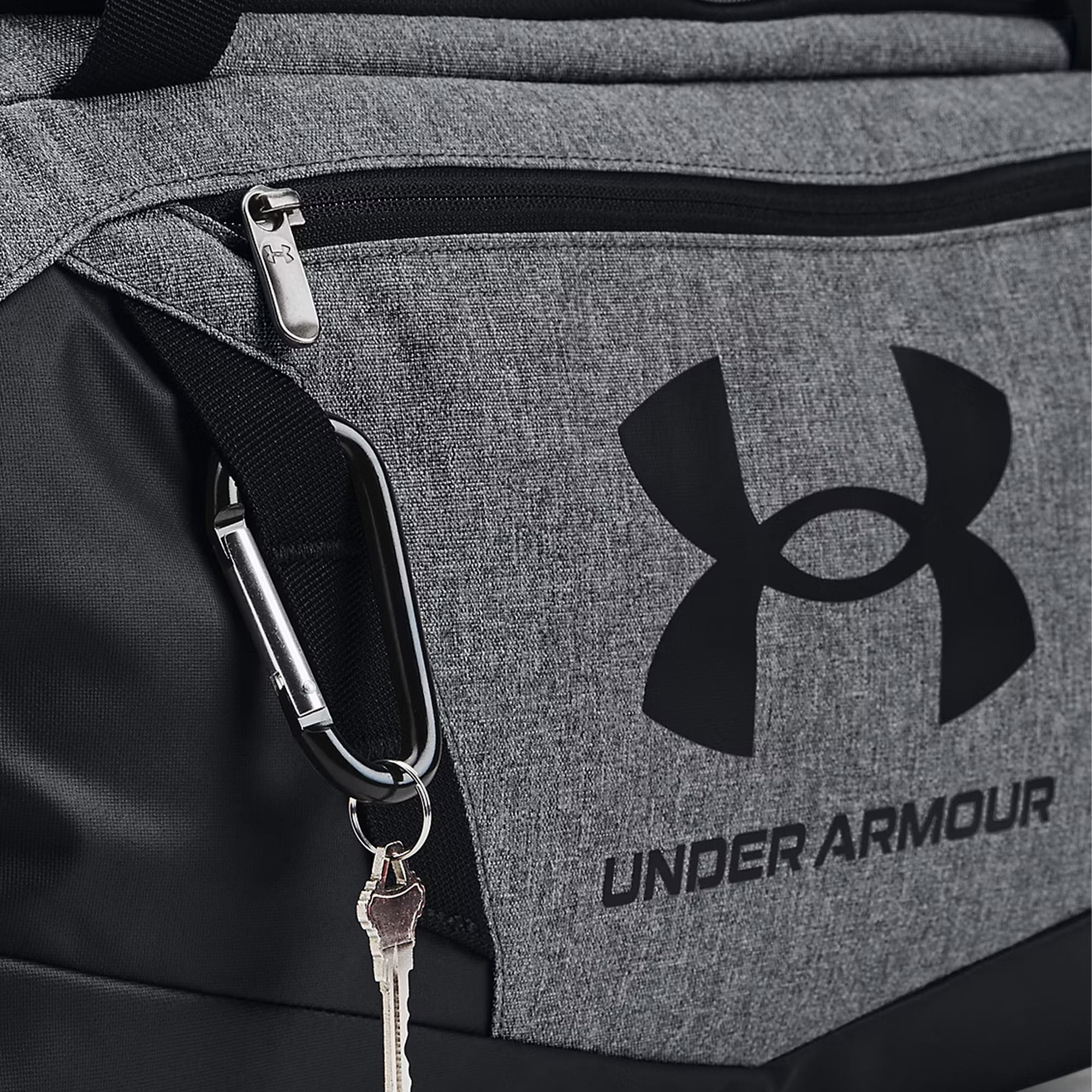 Mochila Academia Undeniable Teste Cinza Escuro Masculina em uso