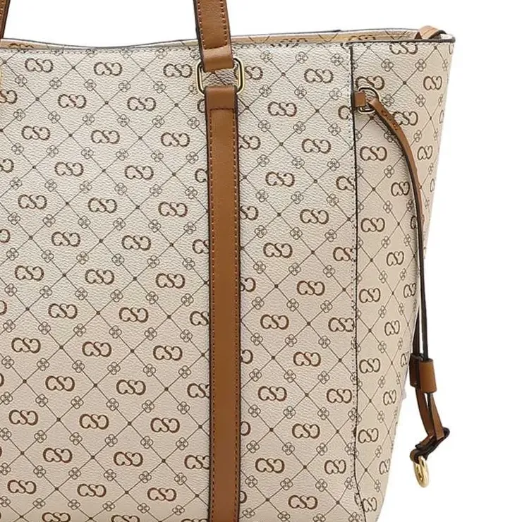 Interior da bolsa Chenson mostrando forro bege e bolso interno com zíper