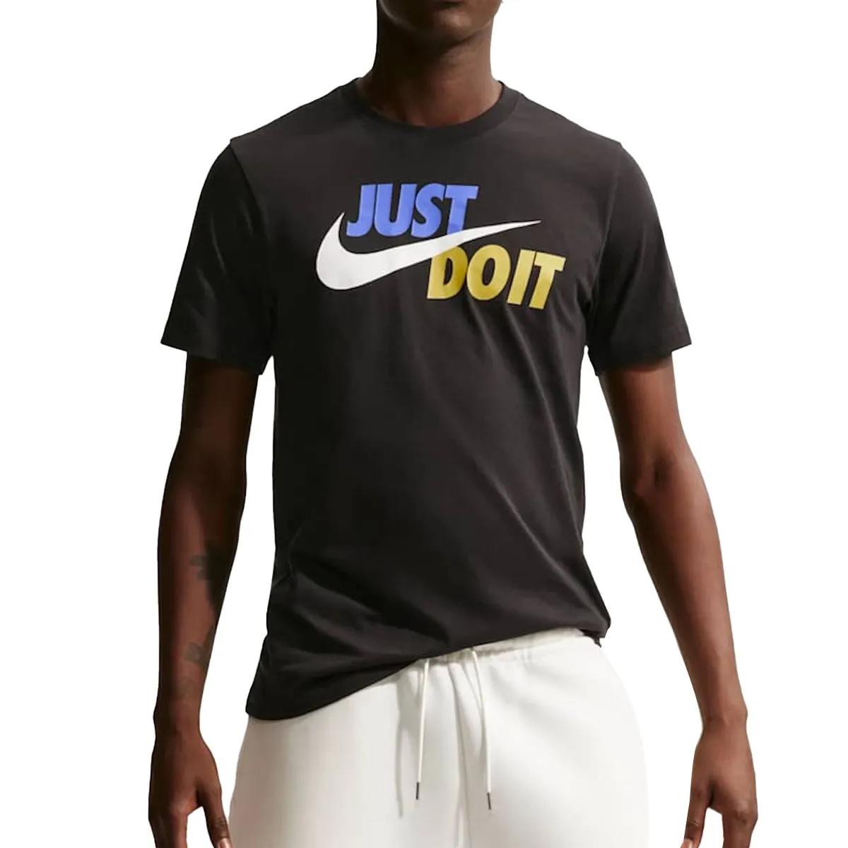 Camiseta masculina Nike Sportswear JDI preta com logo Just Do It em destaque