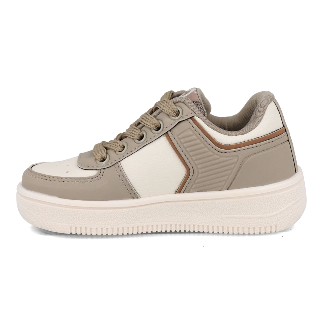 Tênis infantil Ollie Promax 3 Street em taupe e branco, vista lateral mostrando detalhes do cadarço