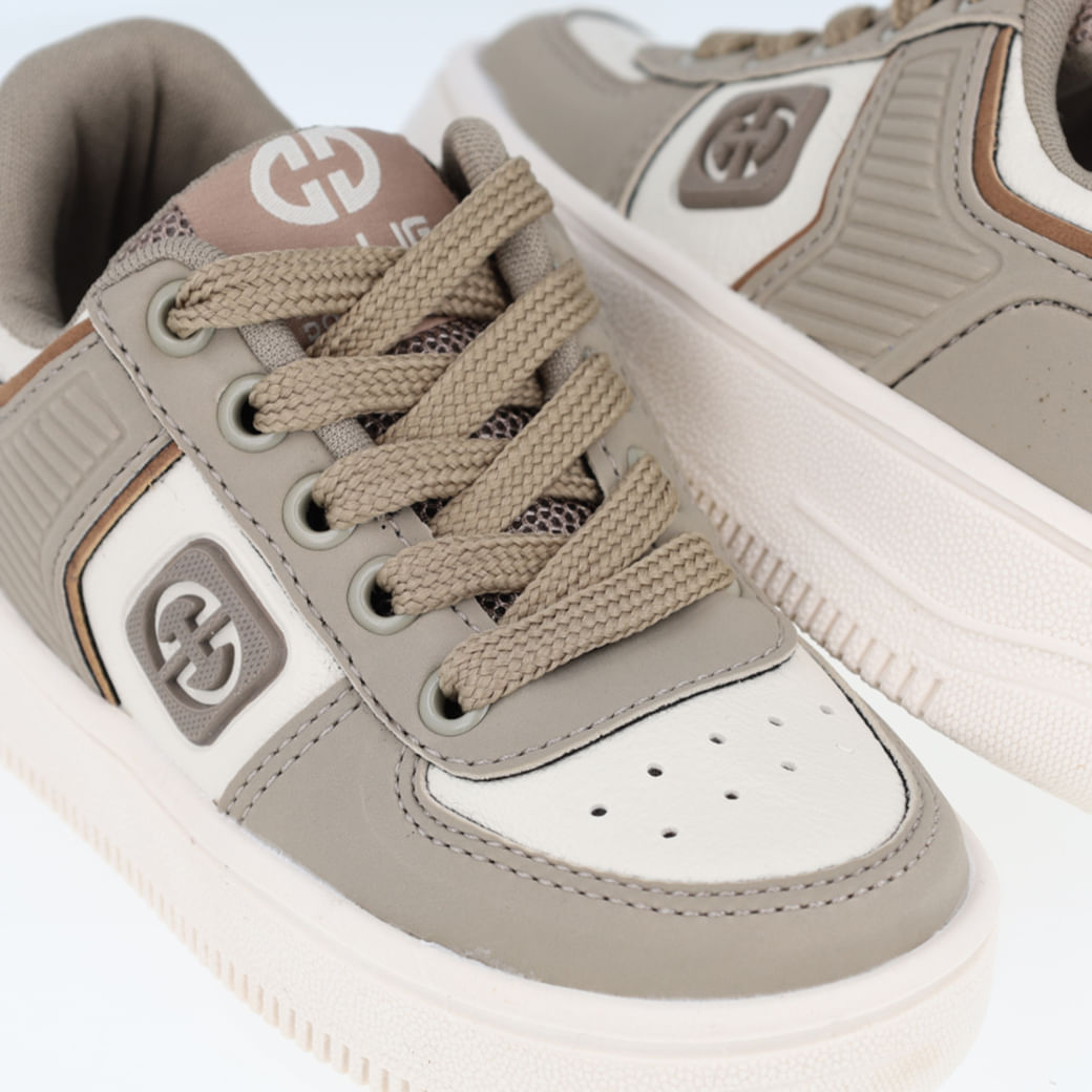 Tênis infantil Ollie Promax 3 Street Taupe com sola branca e detalhes em cinza