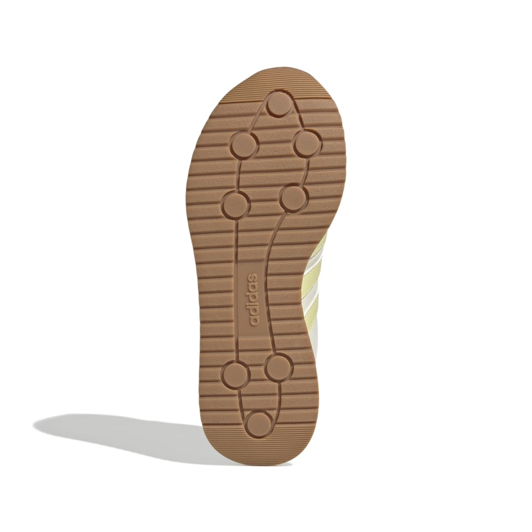 JI4915_4_FOOTWEAR_Photography_Bottom-View_white.jpg