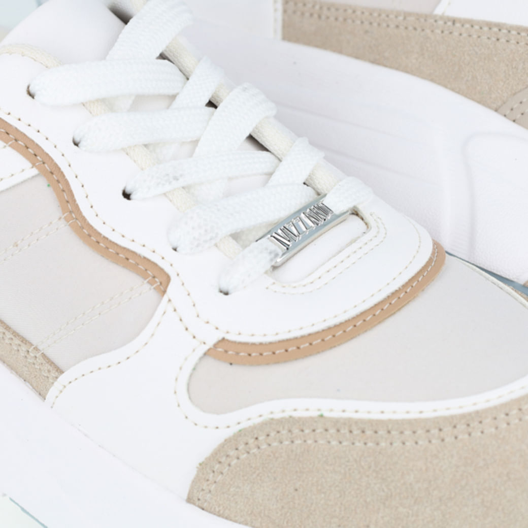 Tênis Vizzano branco feminino com fechamento em cadarço e sola leve