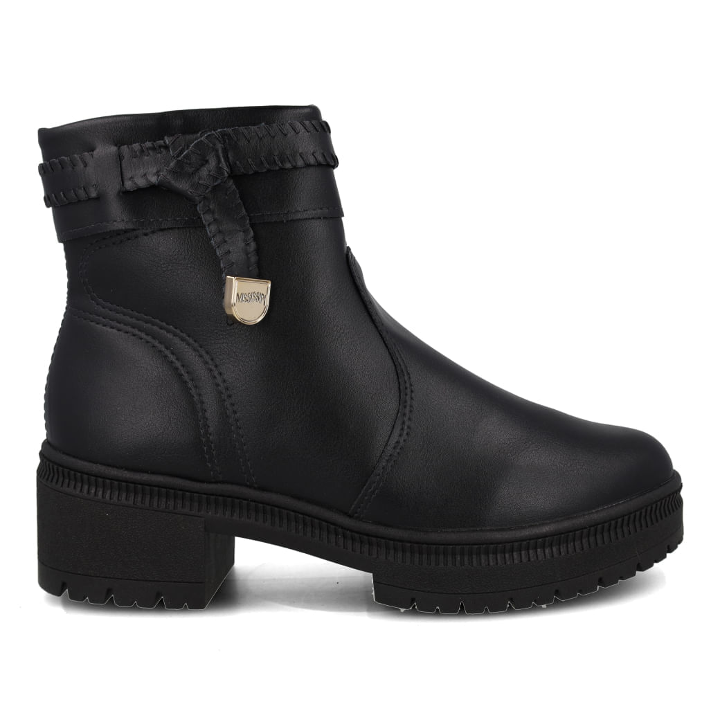 Bota feminina preta com cano médio, fechamento em zíper e detalhes de costura aparente