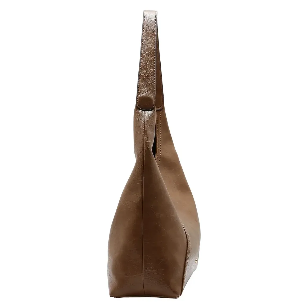 Bolsa Hobo Chenson Boho Chic marrom usada no ombro