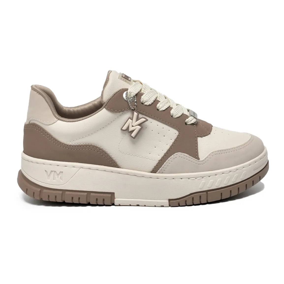Tênis casual feminino Via Marte modelo 219-015-04 na cor bege, com design moderno e detalhes em camurça