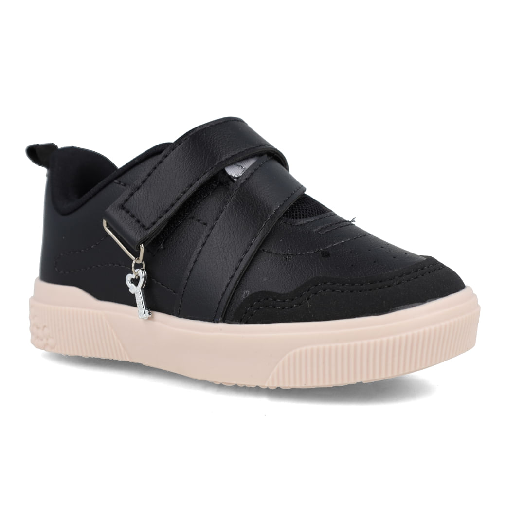 Tênis infantil Pampili YUMI preto vista lateral com detalhes do fechamento e sola