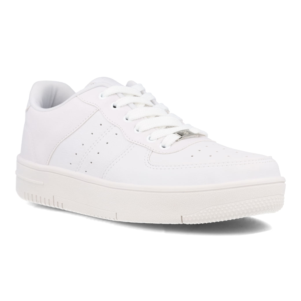 Vista lateral do tênis casual masculino branco com detalhes em pespontos