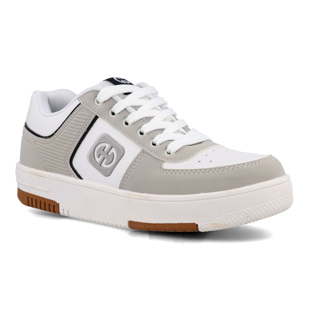 Vista lateral do tênis casual masculino cinza com cadarço e solado em borracha