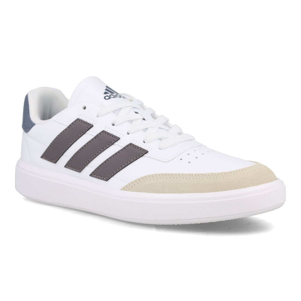 Tênis Adidas Courtblock Branco Masculino vista frontal com logo Adidas visível