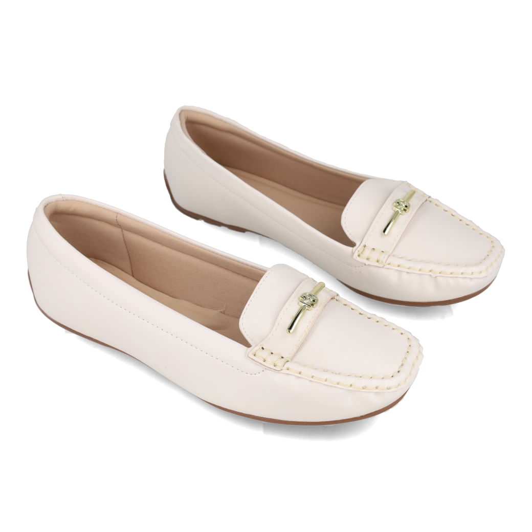 Sapato mocassim branco feminino em napa sintética com detalhes dourados para benefícios