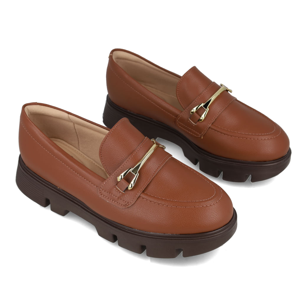 Sapato mocassim feminino marrom avelã com design elegante e confortável