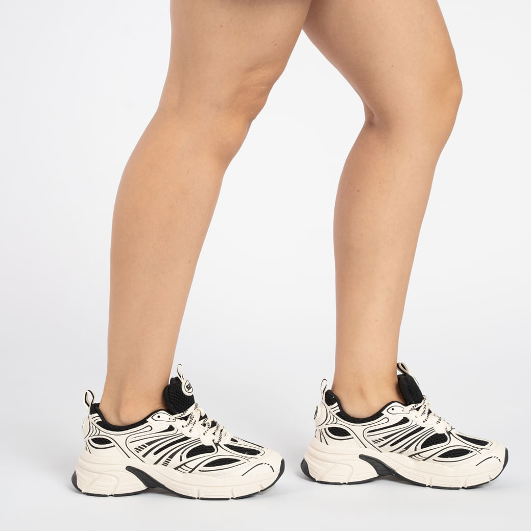 Tênis Via Marte Sneaker Feminino branco com detalhes pretos, vista lateral