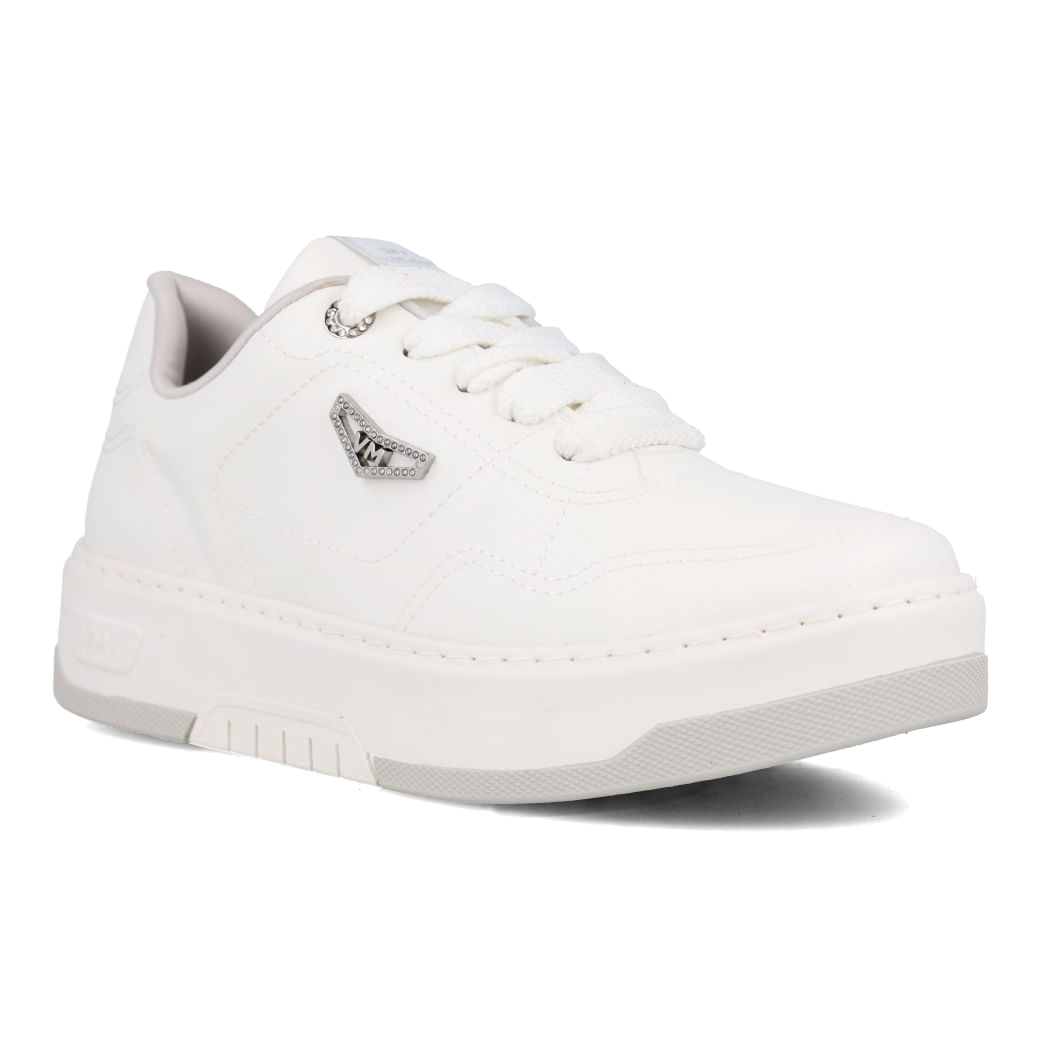 Tênis casual feminino branco Via Marte com detalhes em costura e logo metálico