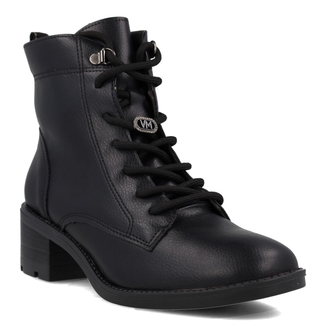 Bota Via Marte coturno preta vista de frente para ajuste e conforto