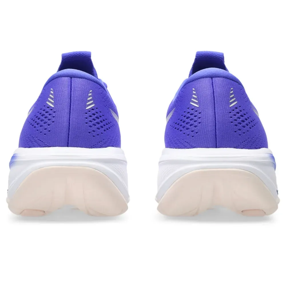 Tênis Asics Gel Cumulus 28 Feminino Azul em ângulo traseiro mostrando ventilação e design