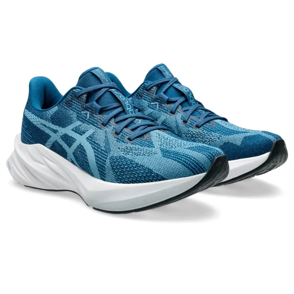 Tênis de corrida feminino azul e branco da Asics, mostrando os dois pares de tênis em ângulo frontal com o logo da marca visível