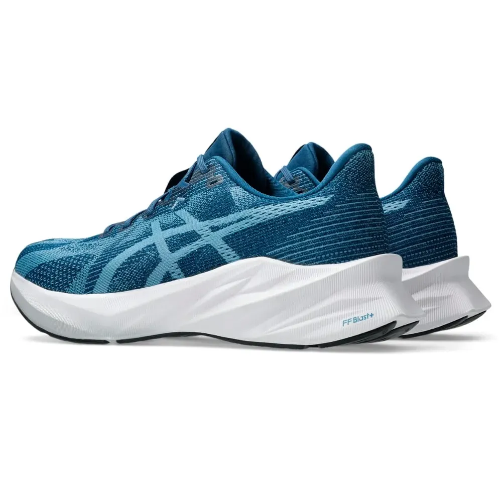 Tênis de corrida feminino azul e branco da Asics mostrando os dois pares em ângulo frontal com logo visível