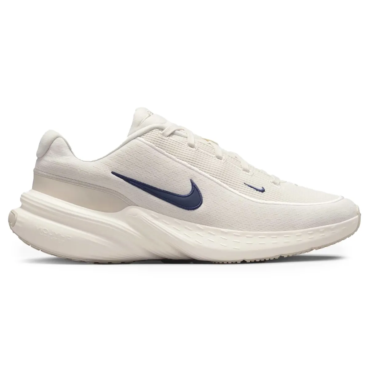 Tênis Nike Uplift SC Masculino Branco em ângulo frontal mostrando design e logo Nike
