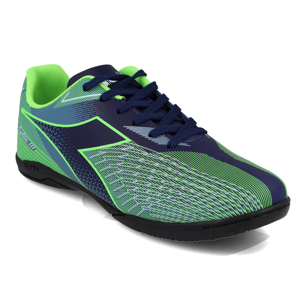 Vista lateral da chuteira de futsal infantil Diadora Agilitá III marinho com solado antiderrapante