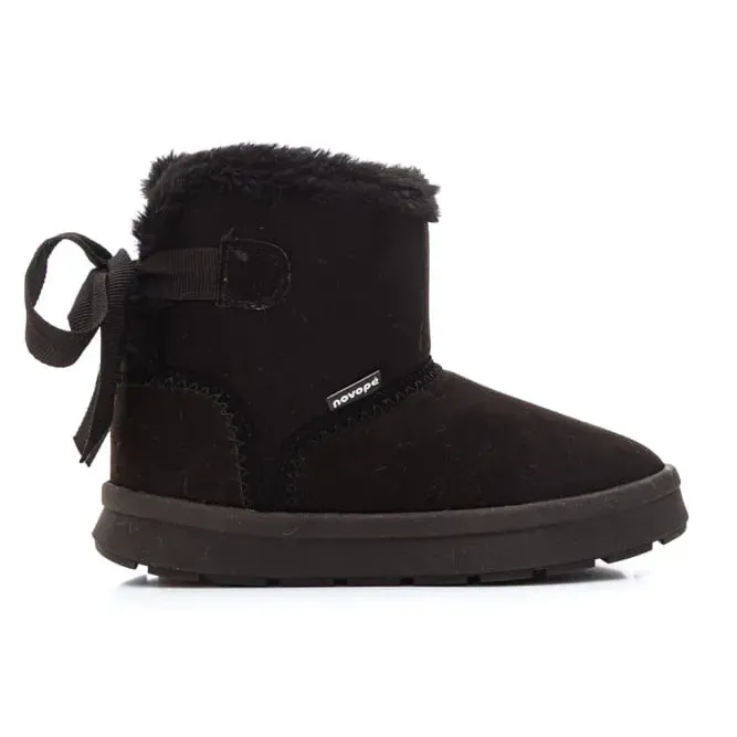 Bota infantil Novopé cano alto preta em material sintético com fechamento em velcro e solado de borracha