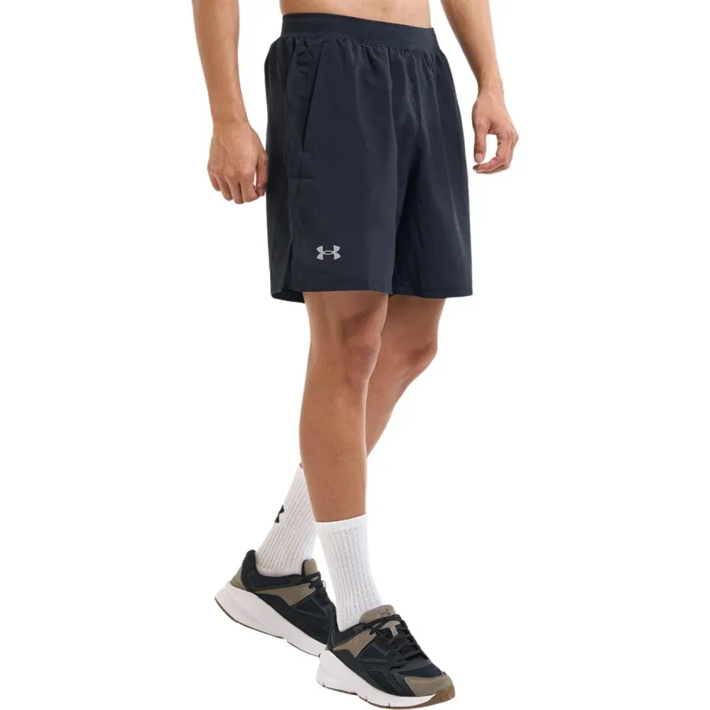 Bermuda Under Armour Launch 7 masculina preta vista frontal com logotipo