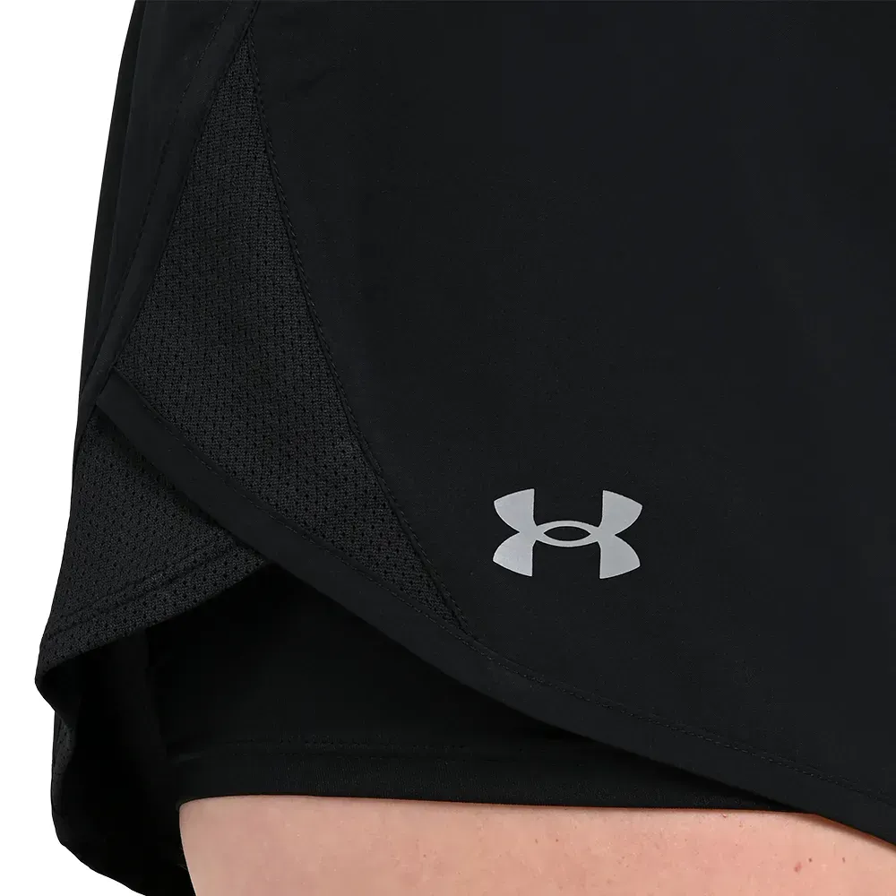 Detalhe do tecido do short feminino Under Armour preto