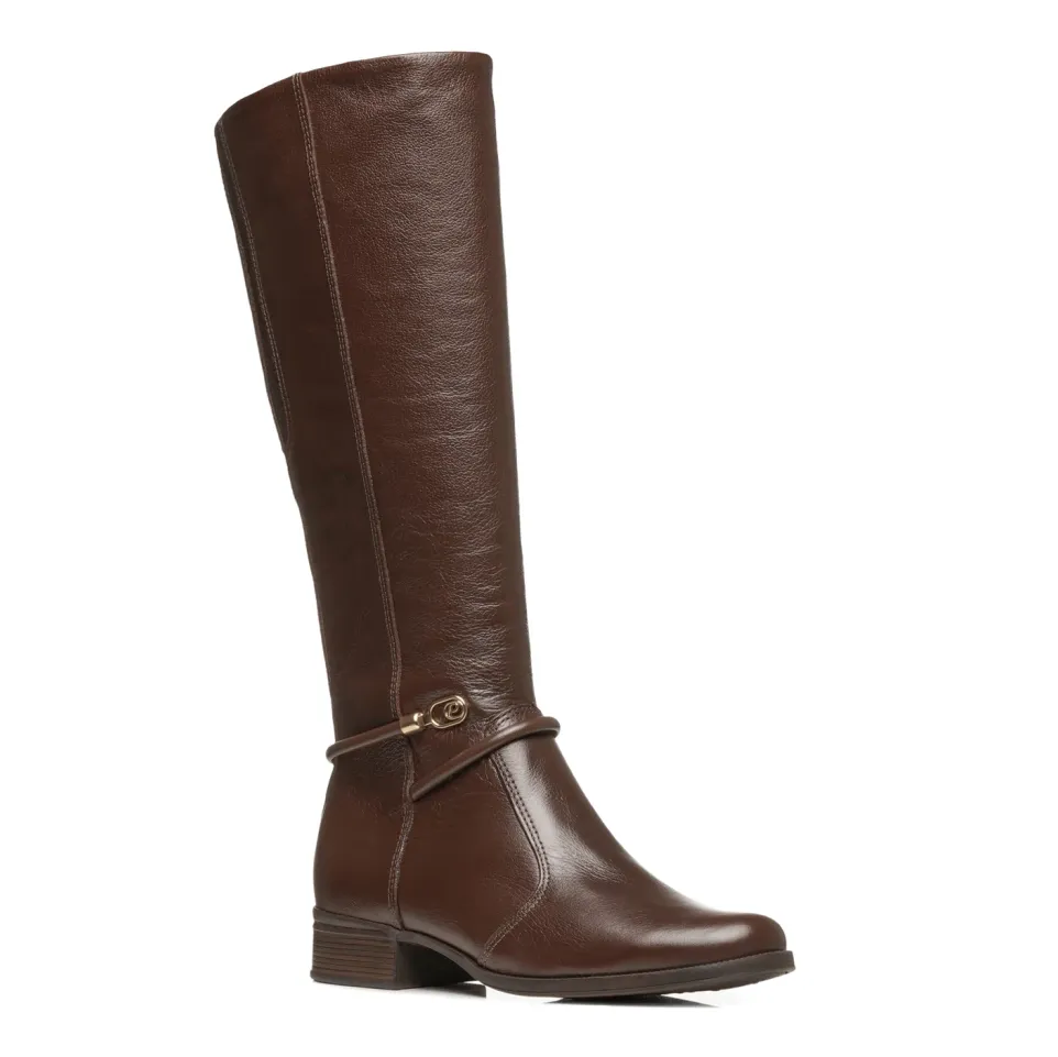 Bota montaria feminina em couro marrom com zíper lateral e design robusto