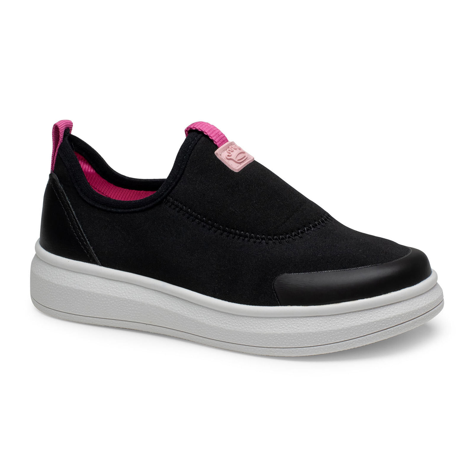 Tênis infantil Pink Cats slip on preto com detalhes em rosa e sola branca visto de perfil
