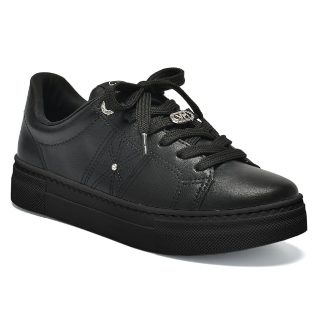 Tênis Via Marte Feminino Preto casual mostrando lado esquerdo com design minimalista e detalhes em metal prateado