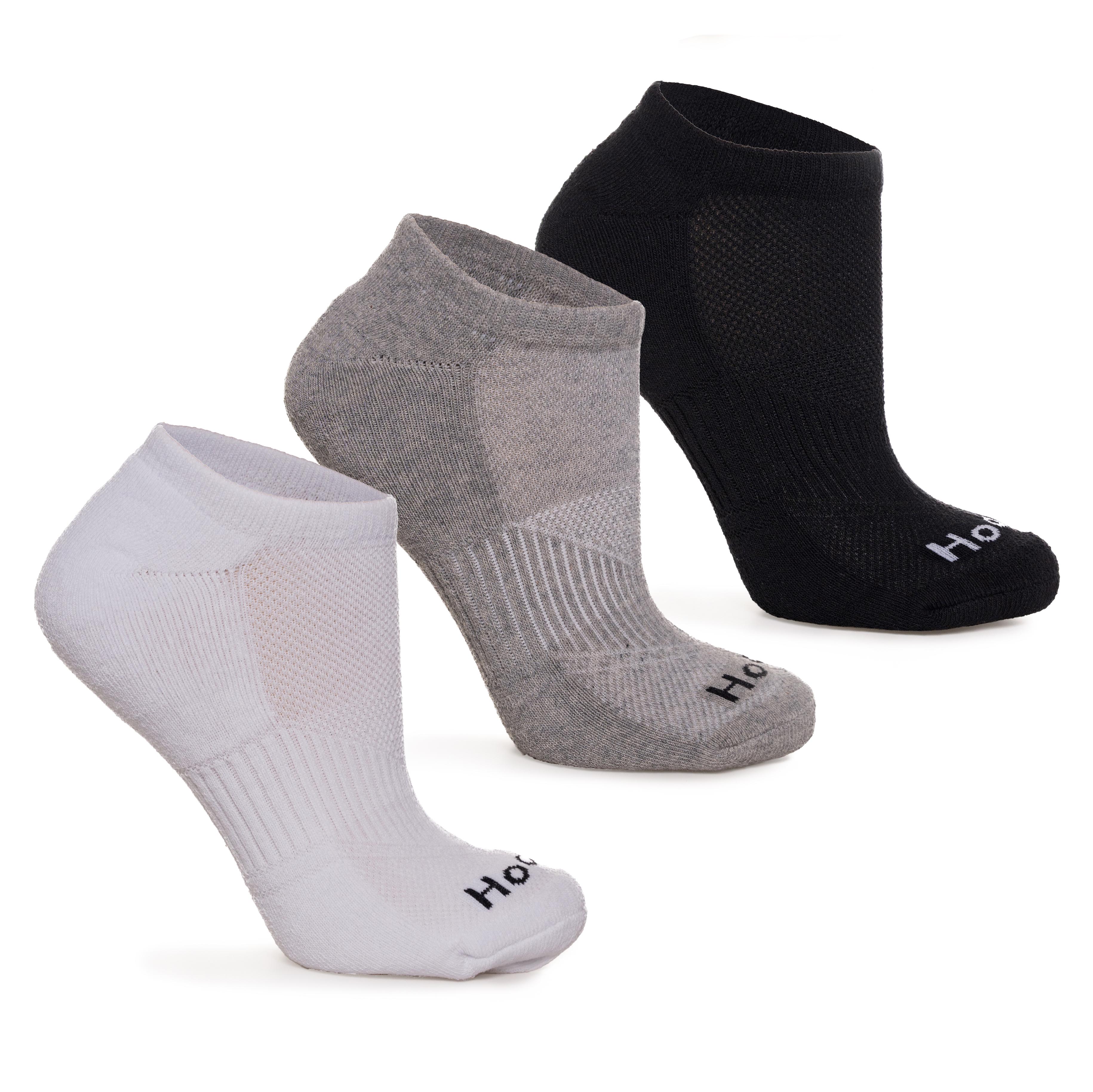 Três meias soquete Hoahi Textil nas cores mescla, preto e branco, lado a lado sobre fundo branco