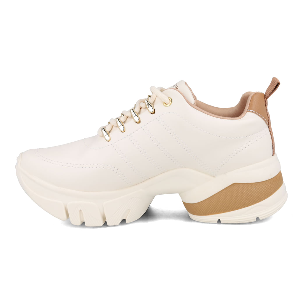 Tênis casual branco feminino Ramarim vista lateral mostrando detalhes do design e fechamento em cadarço