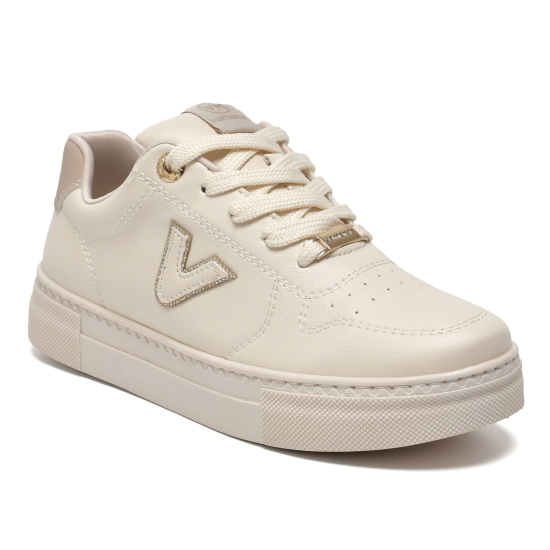 Tênis casual feminino Via Marte cor bege em detalhe lateral para ajuste