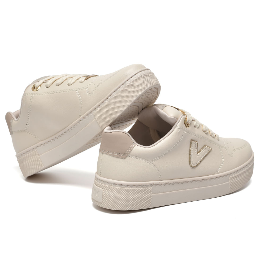 Tênis casual feminino Via Marte cor bege em vista frontal destacando detalhes