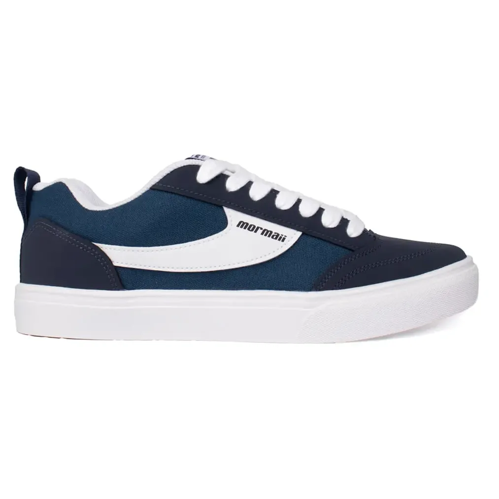 Tênis casual masculino Mormaii Urban Killian cor marinho com detalhes em preto e branco, material sintético e lona algodão, fechamento em cadarço marinho e solado branco antiderrapante