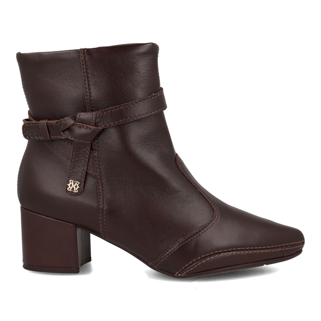 Bota Ramarim Stout feminina marrom em couro com bico fino e salto bloco, vista frontal