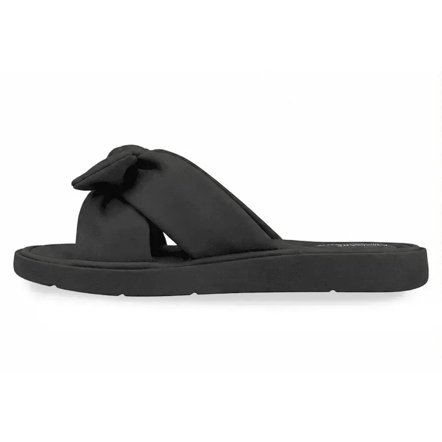 Tamanco feminino Modare preto em uso casual mostrando ajuste confortável