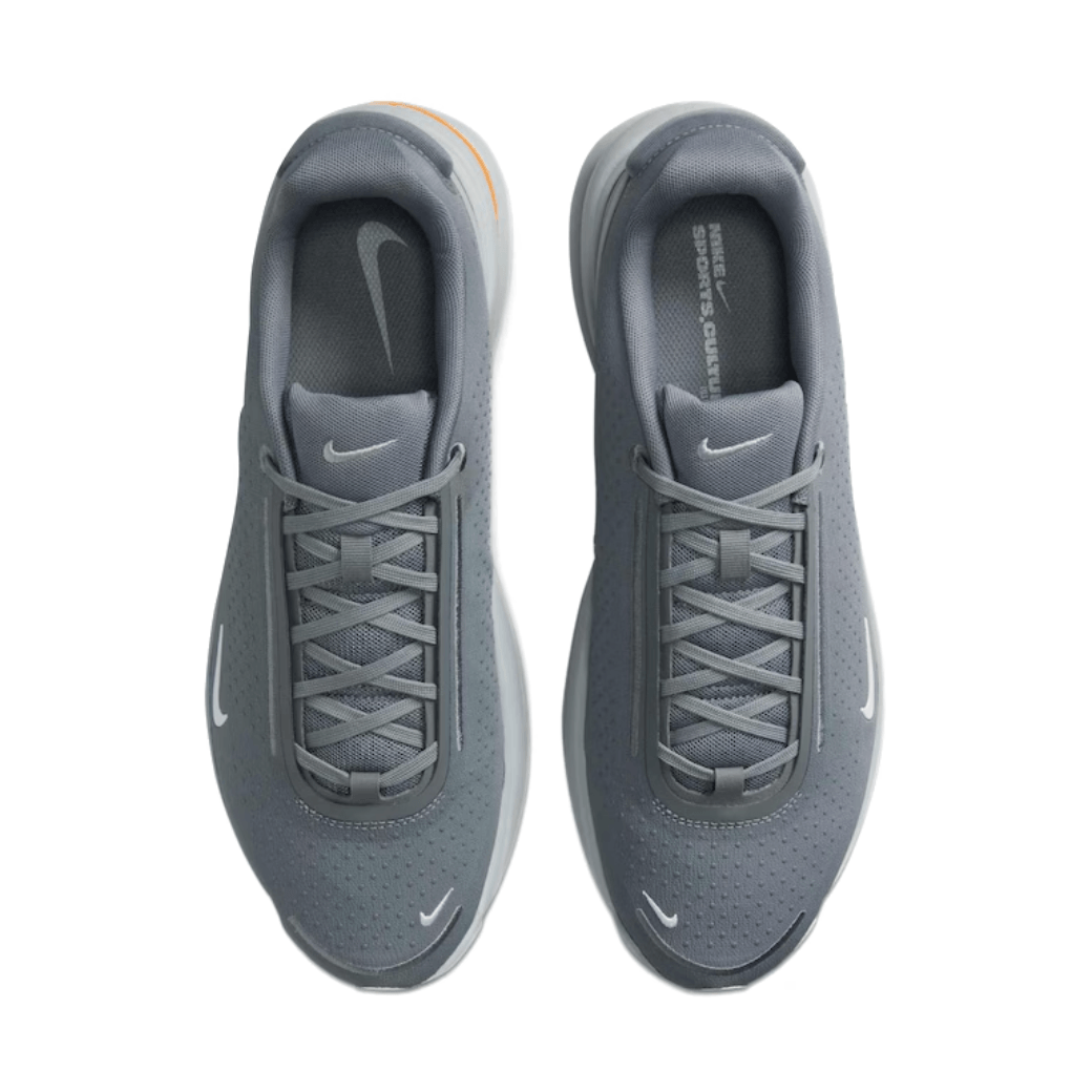 Tênis Nike Air Zoom Upturn masculino cinza visto de cima mostrando detalhes do material e design