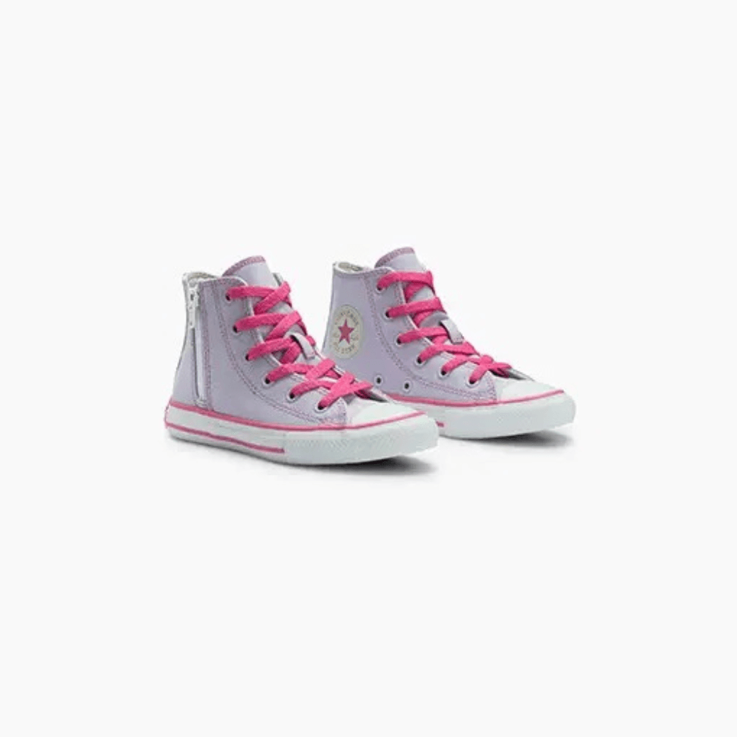 Par de tênis infantil lilás Converse All Star em canvas com zíper lateral e cadarços rosa