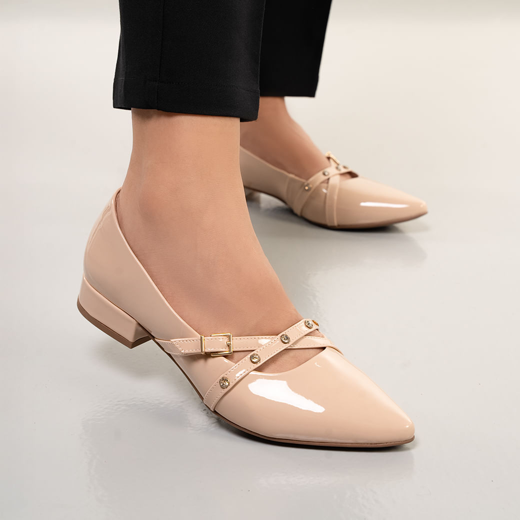 Sapato Feminino Fivelas Brilho Bico Fino Quiz Nude Paquetá