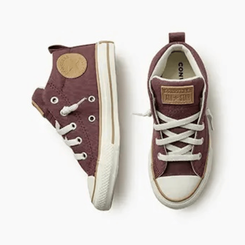 Tênis infantil Converse All Star Chuck Taylor marrom vista superior e lateral