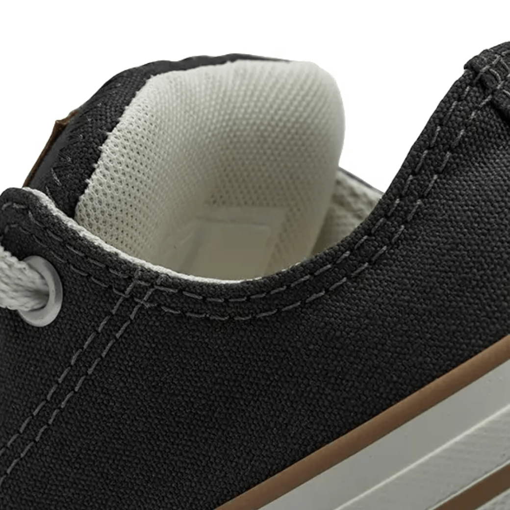 Close do tênis Converse All Star Pvement Tuff mostrando forro acolchoado e acabamento interno