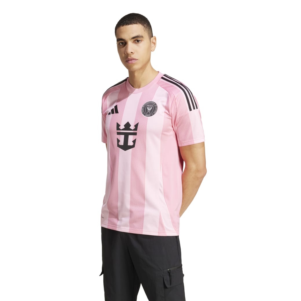 JJ1392_3_APPAREL_On-Model_Standard-View_white.jpg