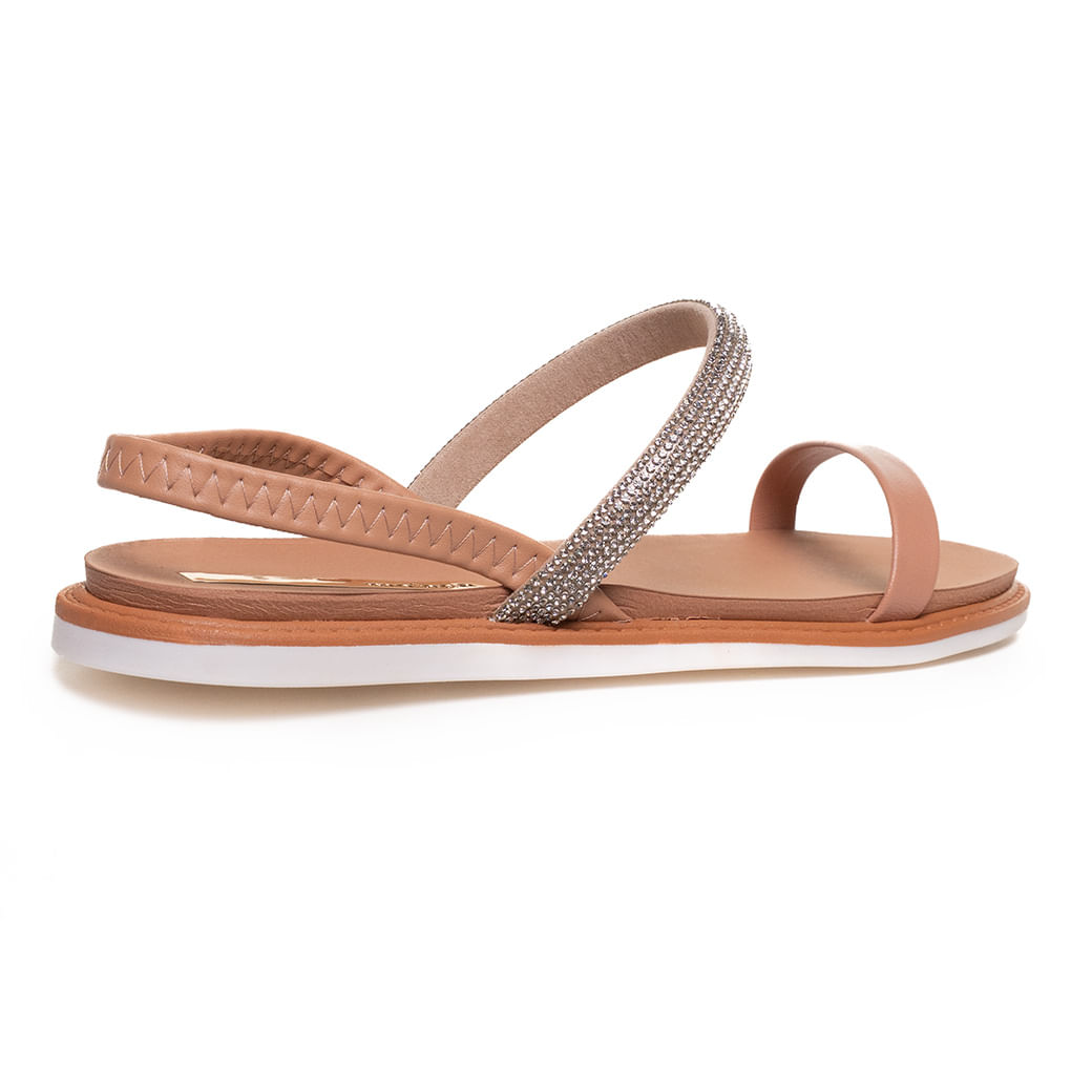Sandália feminina Moleca bege com destaque para tiras cravejadas de brilho e palmilha confortável.