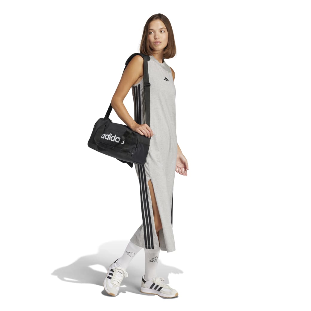 JE8347_6_HARDWARE_On-Model_Standard-Outfit-View_white.jpg