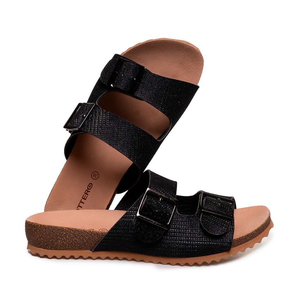 Rasteira papete feminina preta mostrando topo e lateral destacando tiras e fivelas ajustáveis