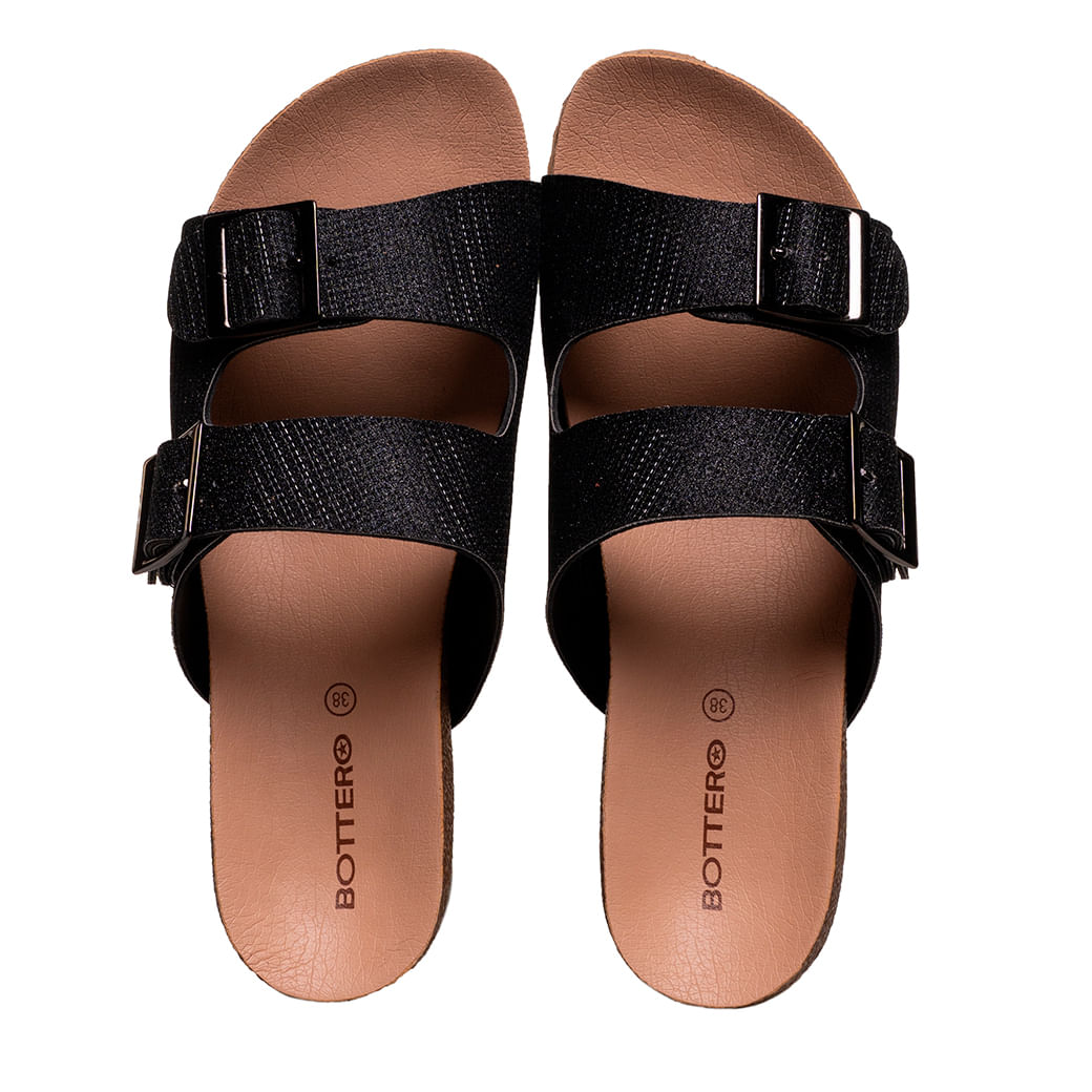 Rasteira papete feminina preta vista superior mostrando tiras texturizadas e palmilha caramelo com logo